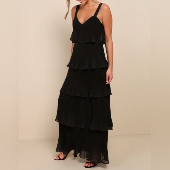 Elegant Nature Black Pleated Sleeveless Tiered Maxi Dress - Picture 2 of 6